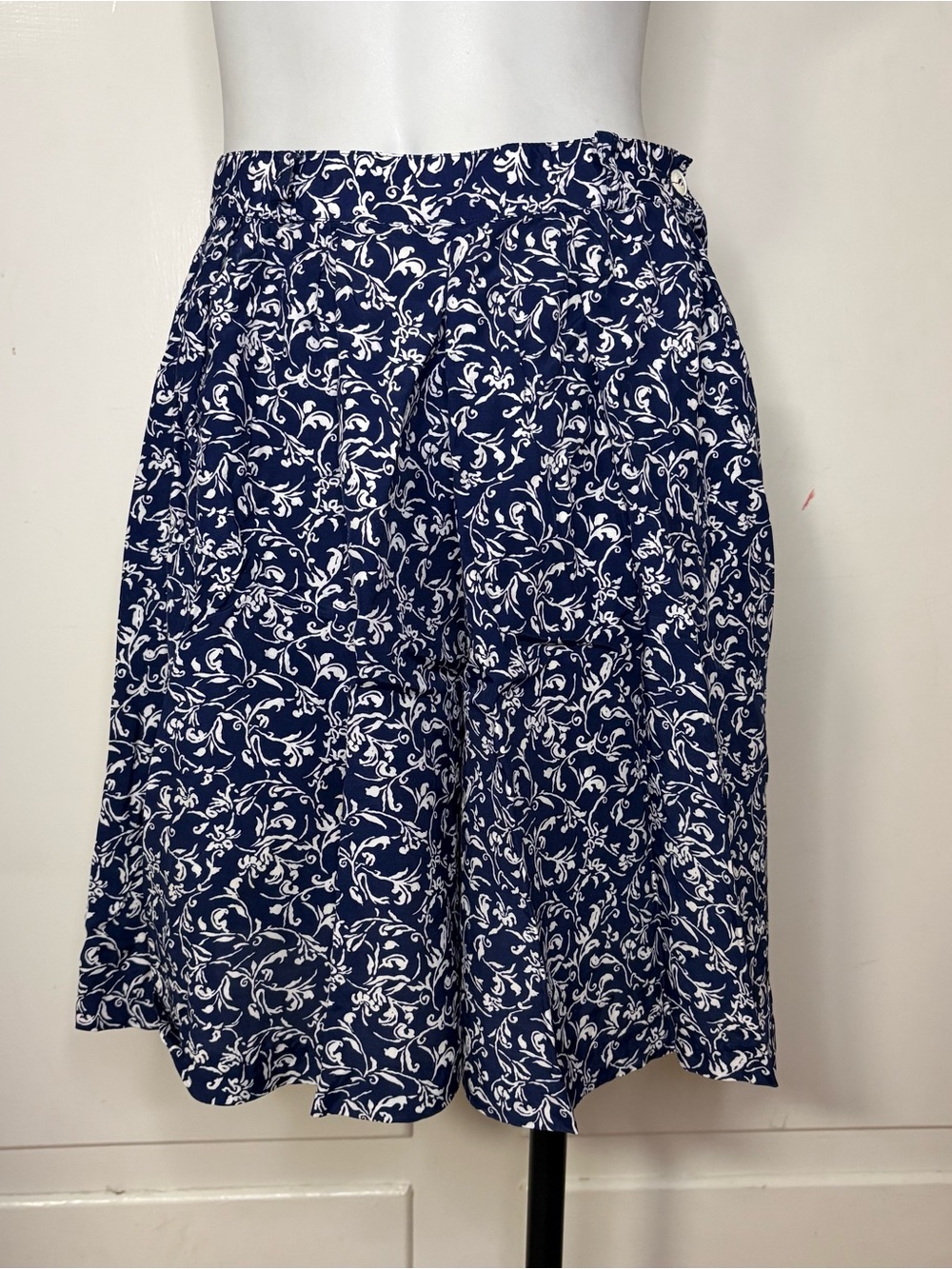 Vintage 90s Esprit Rayon Blue White Floral High Waist Pleated Flowy Shorts